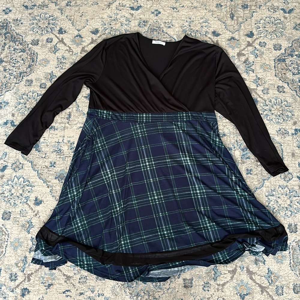 Women’s Plus Sized Long Sleeve Dress